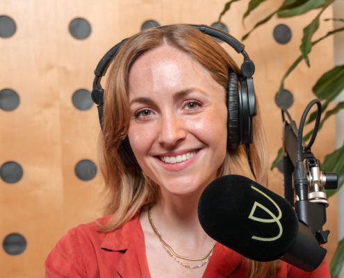 Lisa im Tonstudio